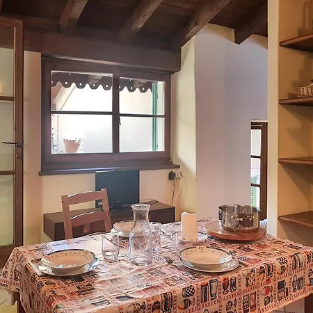Casa vacanze Cortiletto - A Flowery Patio A Walk From The Lake