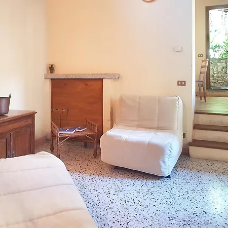 Cortiletto - A Flowery Patio A Walk From The Lake Casa vacanze *